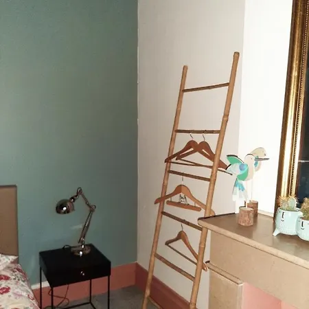 La 30 Bed & Breakfast *