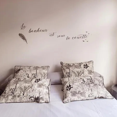 La 30 Bed & Breakfast *